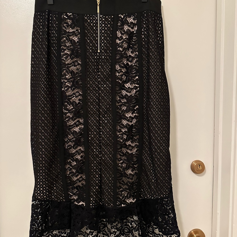 GUC black lace skirt back zip size L